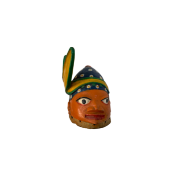 Masque Guèlèdè Avec Foulard – L’Hommage aux Forces Féminines de la Société Yoruba